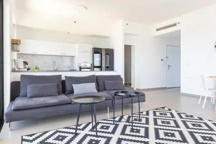 Oַ&O Group- Luxury Apt Tower Best Sea View Bat Yam Esterno foto
