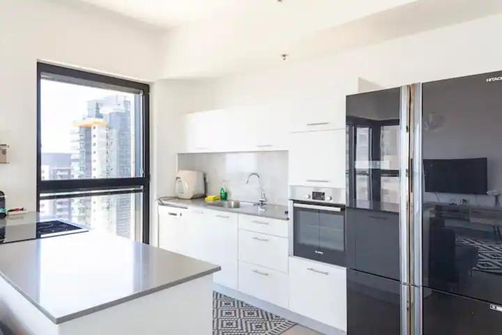 Oַ&O Group- Luxury Apt Tower Best Sea View Bat Yam Esterno foto