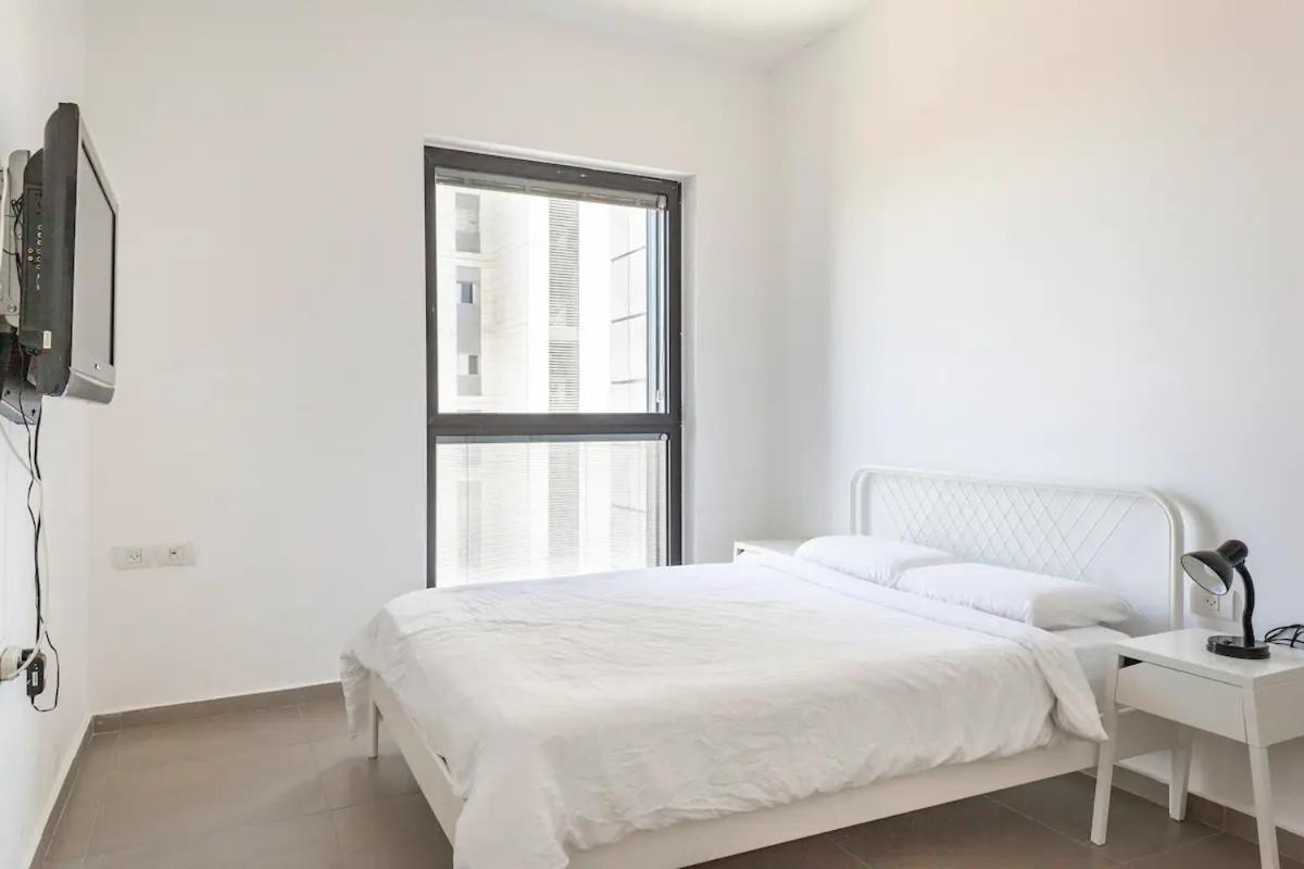 Oַ&O Group- Luxury Apt Tower Best Sea View Bat Yam Esterno foto