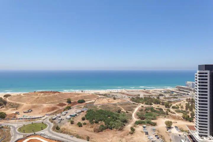 Oַ&O Group- Luxury Apt Tower Best Sea View Bat Yam Esterno foto
