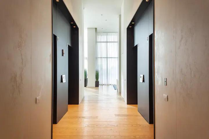 Oַ&O Group- Luxury Apt Tower Best Sea View Bat Yam Esterno foto