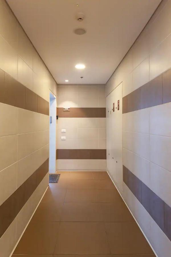 Oַ&O Group- Luxury Apt Tower Best Sea View Bat Yam Esterno foto