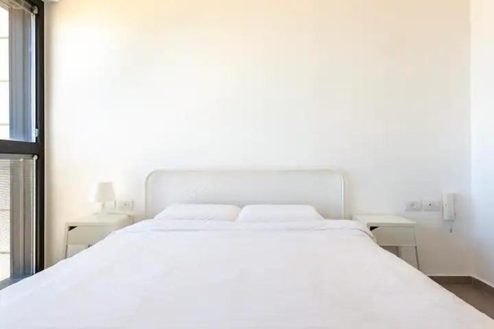 Oַ&O Group- Luxury Apt Tower Best Sea View Bat Yam Esterno foto