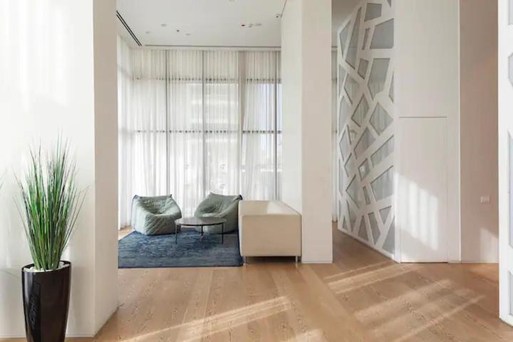 Oַ&O Group- Luxury Apt Tower Best Sea View Bat Yam Esterno foto