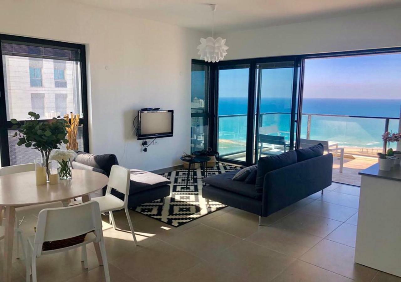 Oַ&O Group- Luxury Apt Tower Best Sea View Bat Yam Esterno foto