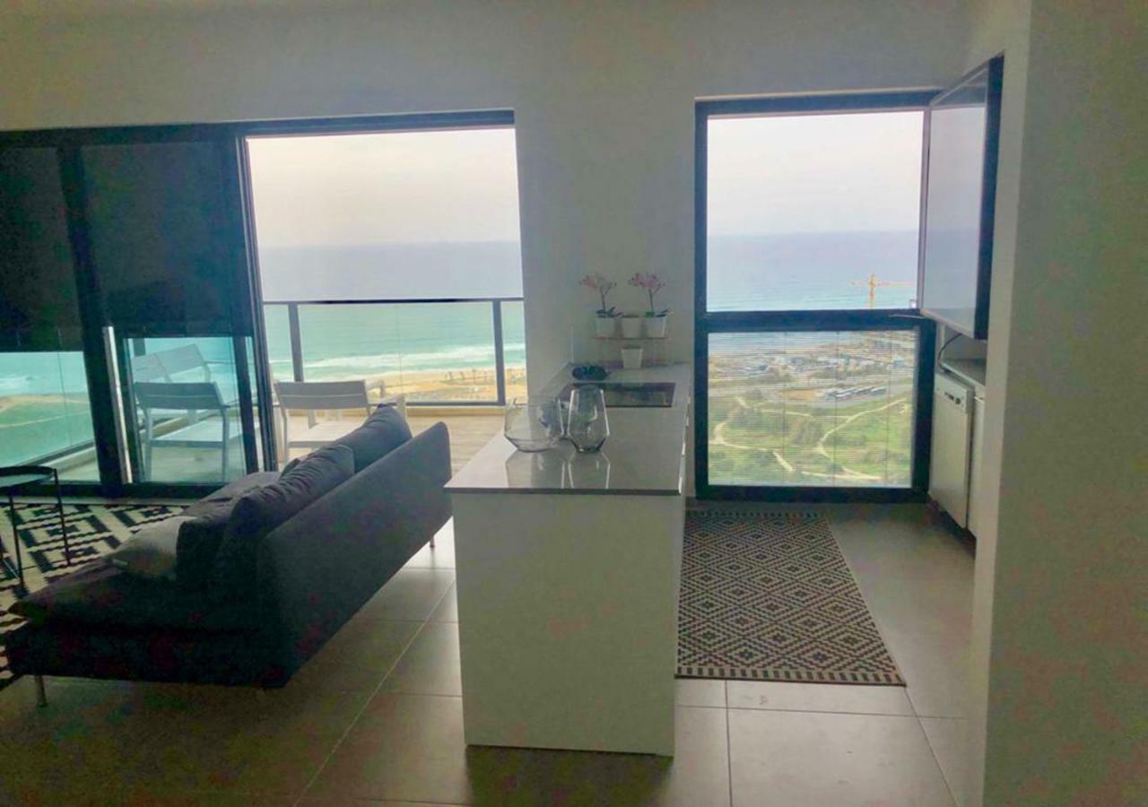 Oַ&O Group- Luxury Apt Tower Best Sea View Bat Yam Esterno foto