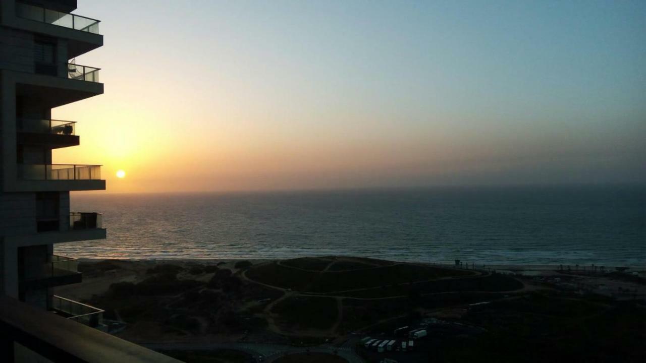Oַ&O Group- Luxury Apt Tower Best Sea View Bat Yam Esterno foto