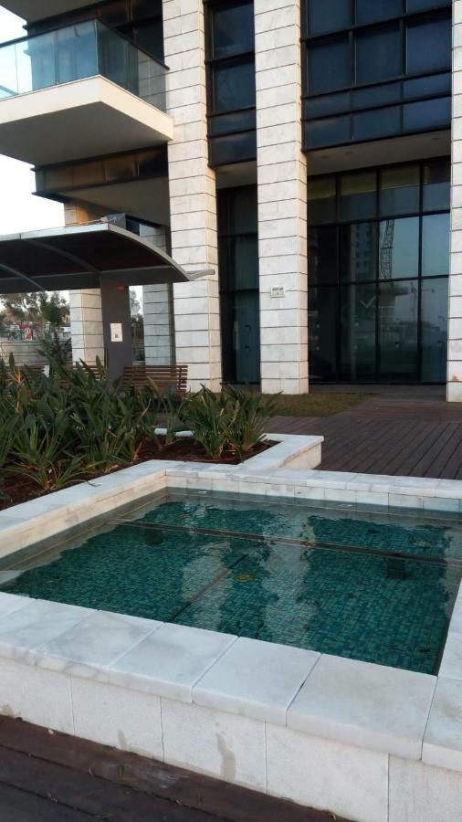 Oַ&O Group- Luxury Apt Tower Best Sea View Bat Yam Esterno foto