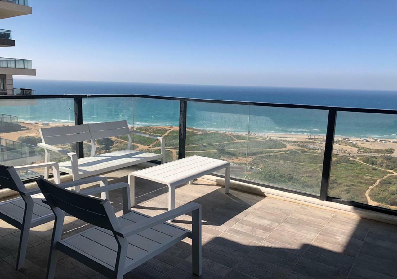Oַ&O Group- Luxury Apt Tower Best Sea View Bat Yam Esterno foto
